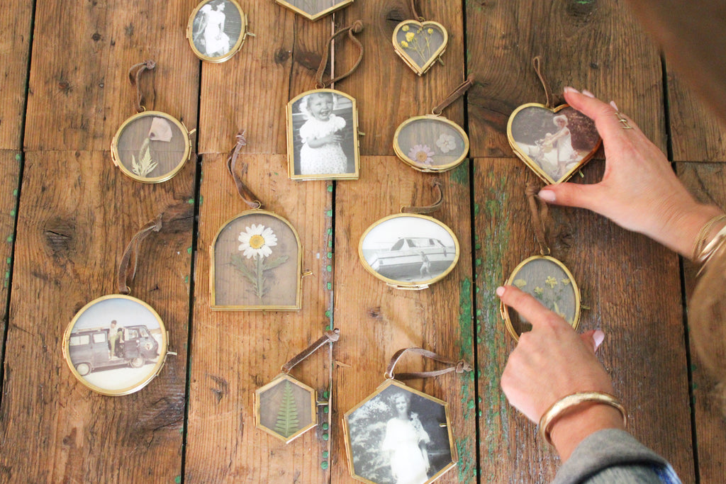 Oval Brass Hanging Frame 1.5x2.5