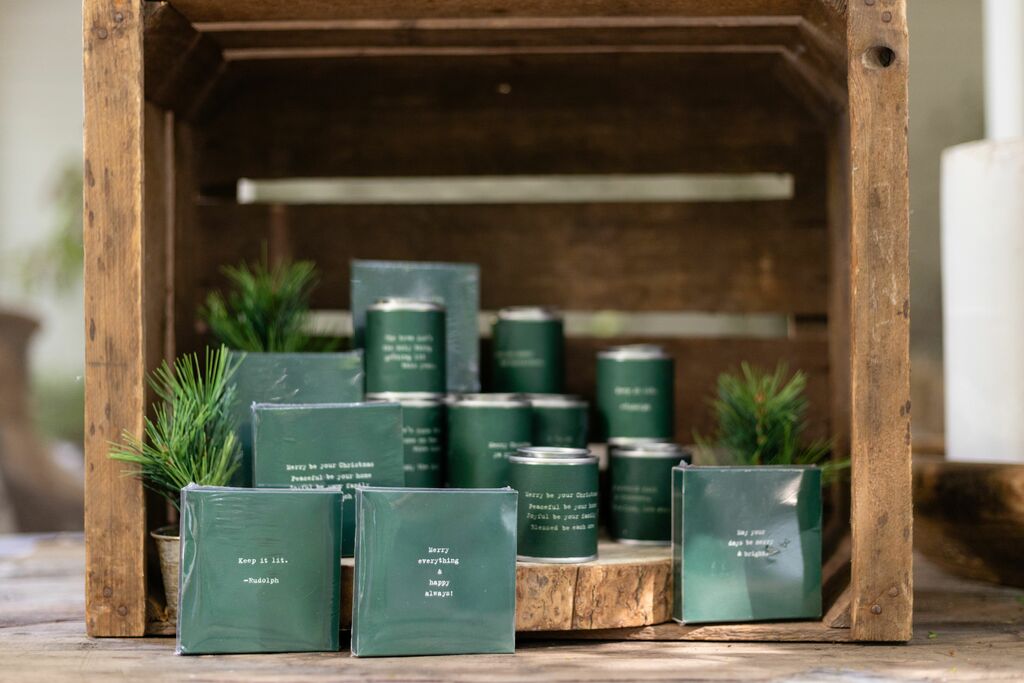 ***Meet Me Under The Mistletoe Holiday Candle