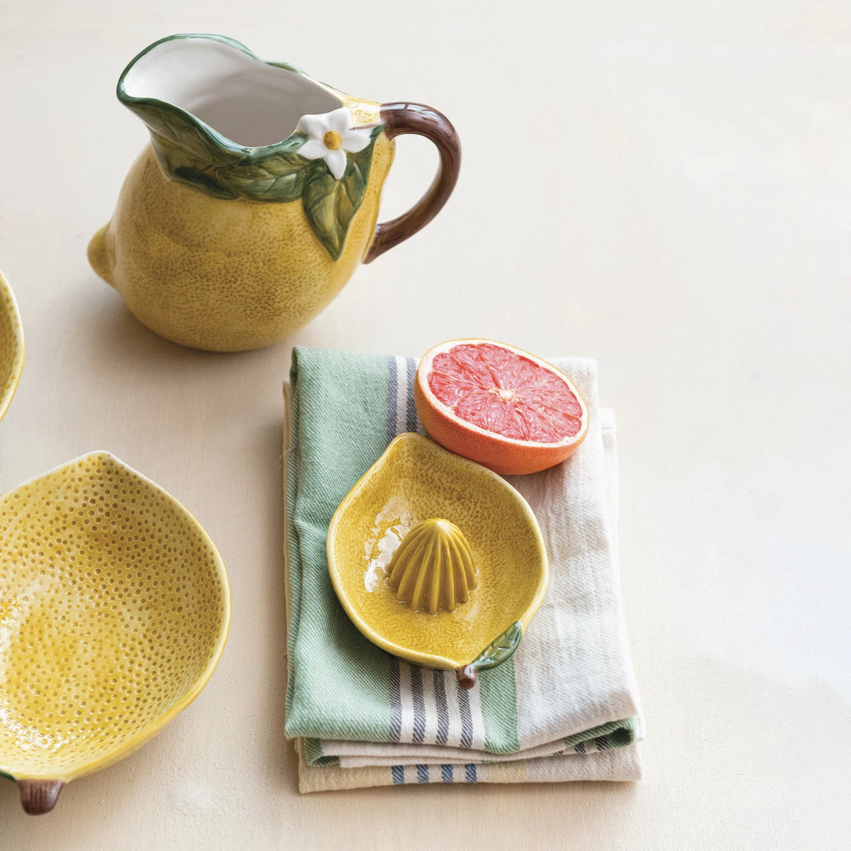 Stoneware Lemon Shaped Juicer